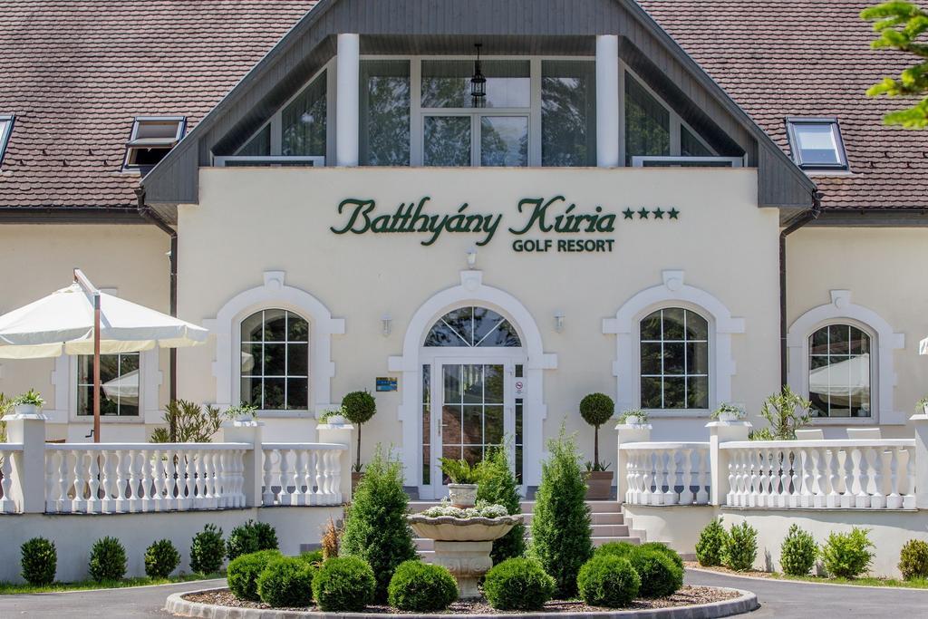 Готель Batthyany Kuria Золочань Екстер'єр фото